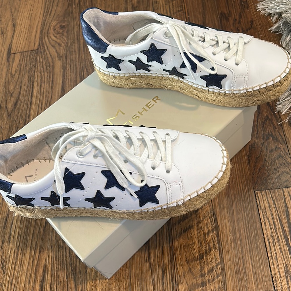 Marc fisher white leather platform star sneakers perfect condition worn one time